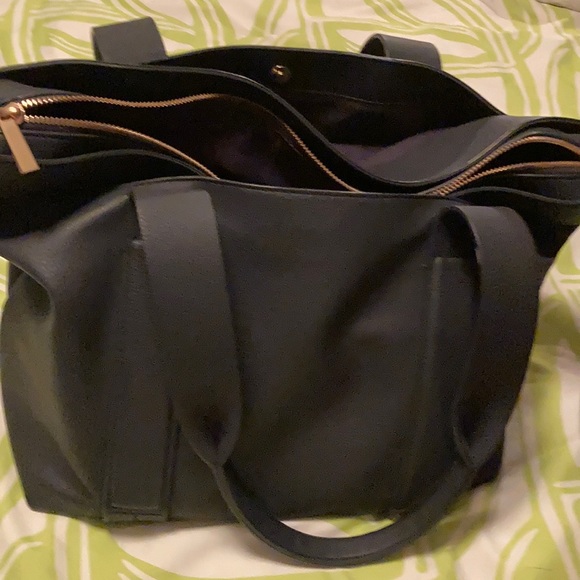 Sold🔴🔴Preowned Tote bundle - Picture 7 of 9